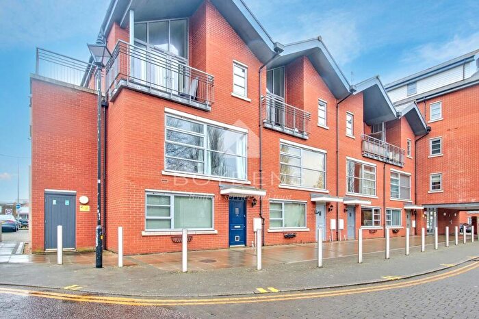 2 Bedroom Apartment To Rent In Rotary Way, Colchester Essex, CO3