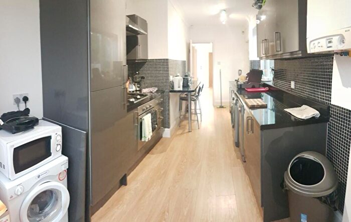 5 Bedroom Semi-Detached House To Rent In Finchley Road, Manchester, M14