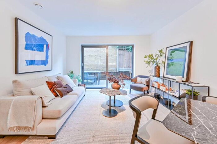 2 Bedroom Flat To Rent In Allcroft Road, Kentish Town, London, NW5