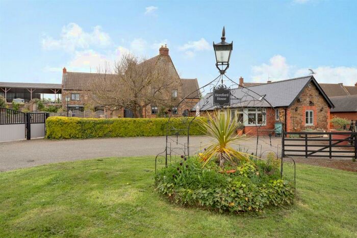 6 Bedroom Detached House For Sale In Preston Deanery, Northampton, NN7