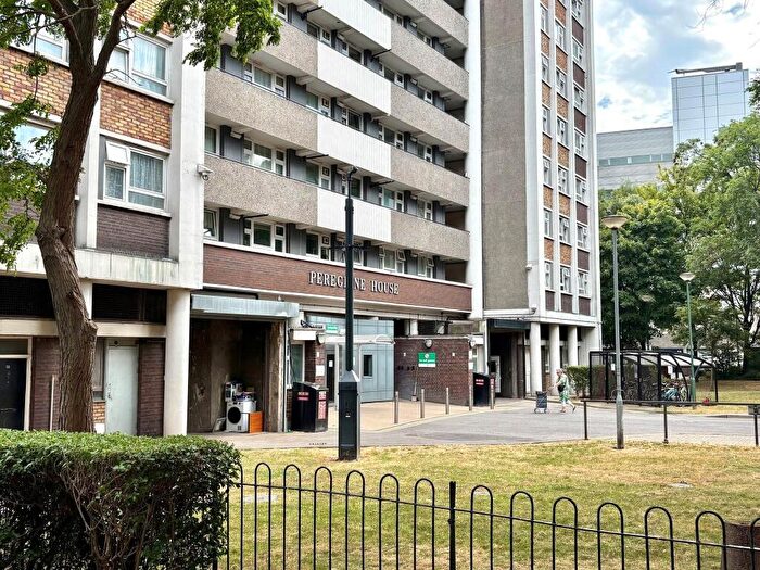2 Bedroom Apartment To Rent In Peregrine House, Hall Street, London, EC1V