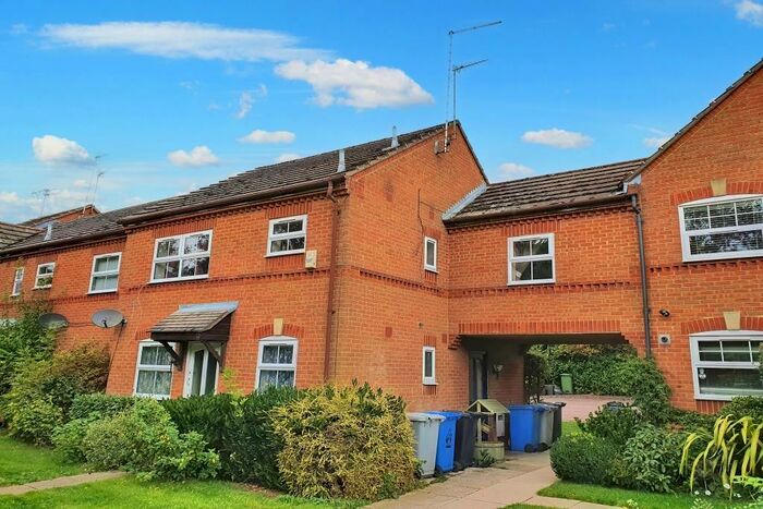 2 Bedroom Flat To Rent In Chatsworth Avenue, Kettering, Northamptonshire, NN15