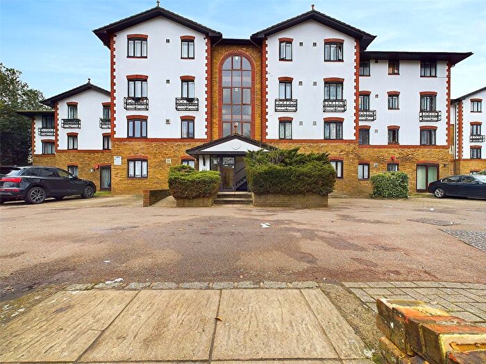 1 Bedroom Flat To Rent In The Beeches, Hounslow, TW3