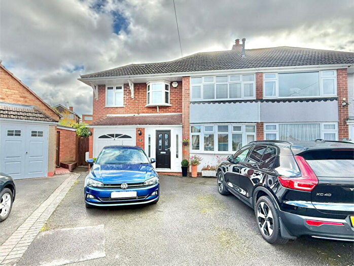 3 Bedroom Semi Detached House For Sale In Dumbleberry Avenue, Brownswall, DY3