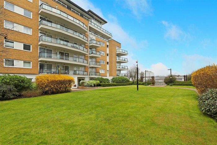 2 Bedroom Flat To Rent In Smugglers Way, London, SW18