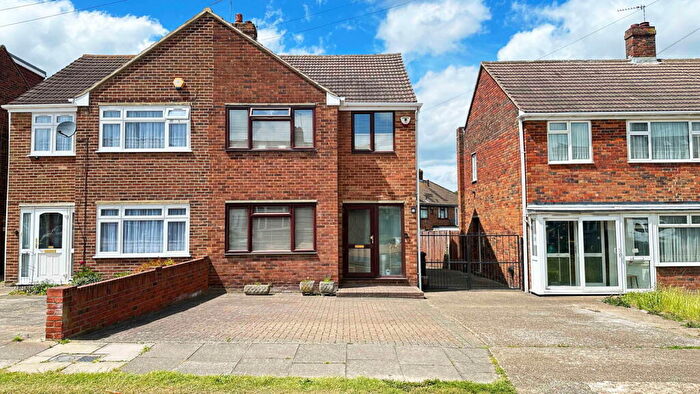 3 Bedroom Semi-Detached House For Sale In Patterdale Road, Dartford, DA2