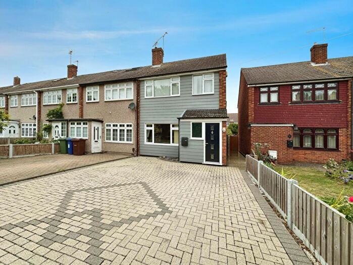 3 Bedroom End Of Terrace House For Sale In Southend Road, Stanford-Le-Hope, SS17