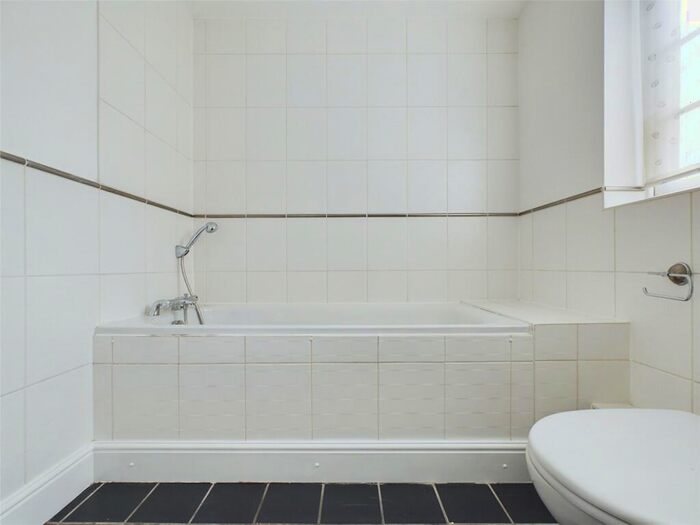 2 Bedroom Flat For Sale In Kipling Close, Warley, Brentwood, Essex, CM14