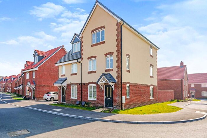 4 Bedroom Semi-Detached House To Rent In Linnet Grove, Didcot, OX11