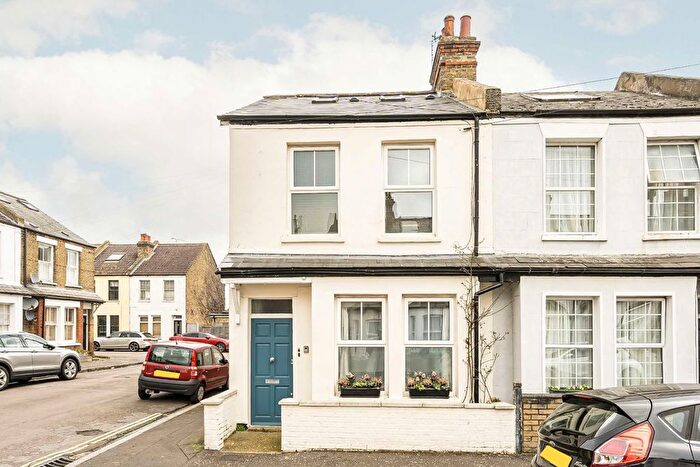 2 Bedroom Flat For Sale In Camac Road, Twickenham, TW2