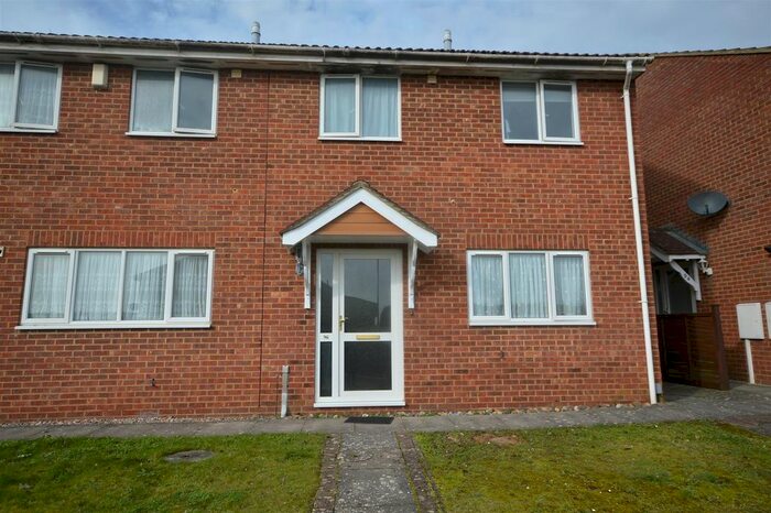 3 Bedroom Semi-Detached House To Rent In Heron Way, Chatham, ME5