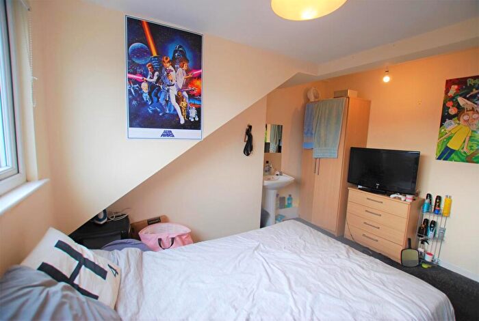 5 Bedroom End Of Terrace House To Rent In Stalker Lees Road, S11
