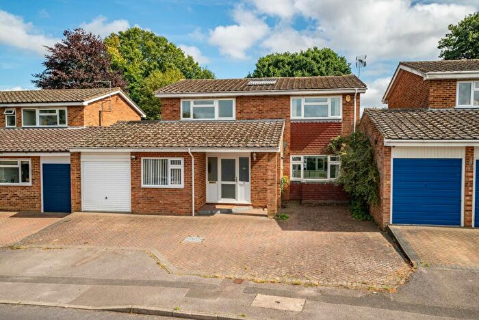 4 Bedroom Link Detached House To Rent In Tuffnells Way, Harpenden, Hertfordshire, AL5