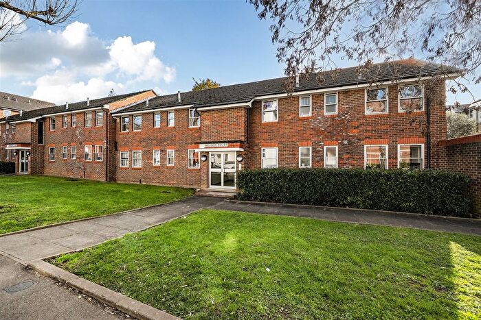 3 Bedroom Flat For Sale In Grove Road, Surbiton, KT6