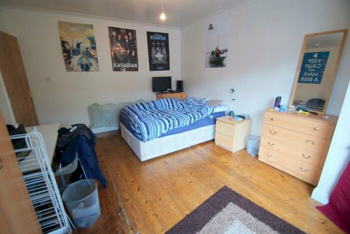 5 Bedroom Semi-Detached House To Rent In Headingley Mount, Headingley, Leeds, LS6