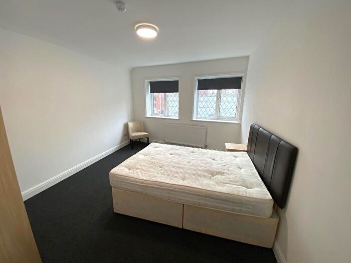 3 Bedroom Flat To Rent In South Street, Eastbourne, East Sussex, BN21