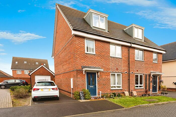 3 Bedroom Semi-Detached House For Sale In Bays Crescent, Spencers Wood, Reading, RG7