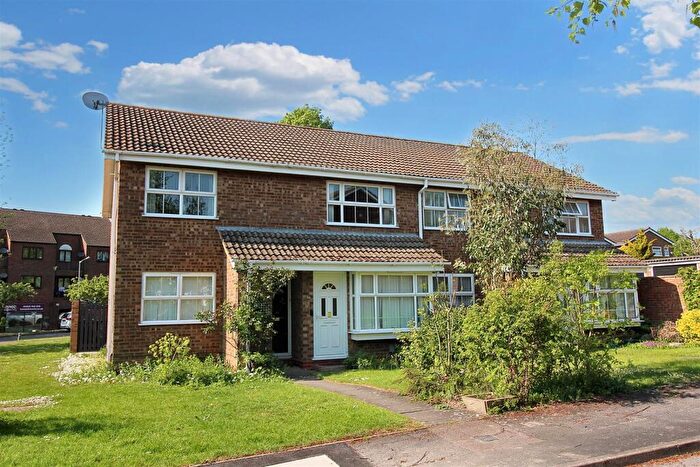 2 Bedroom Maisonette To Rent In Close To Hospital, Aylesbury, HP21