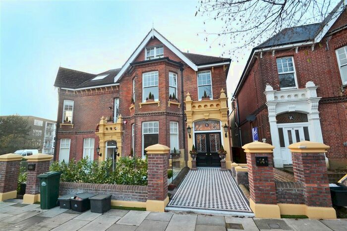 2 Bedroom Flat To Rent In Wilbury Villas, Hove, BN3