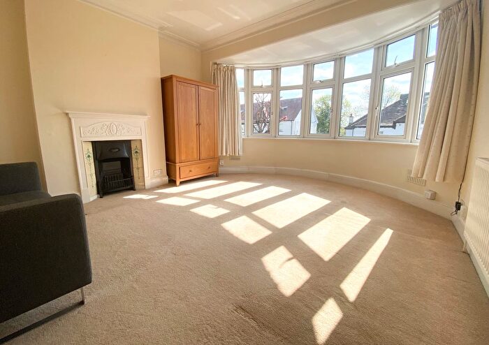 2 Bedroom Flat To Rent In Neeld Crescent, London, NW4