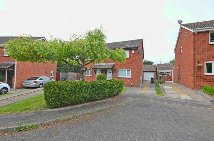 3 Bedroom Semi-Detached House To Rent In Glenfield Road, Luton LU3