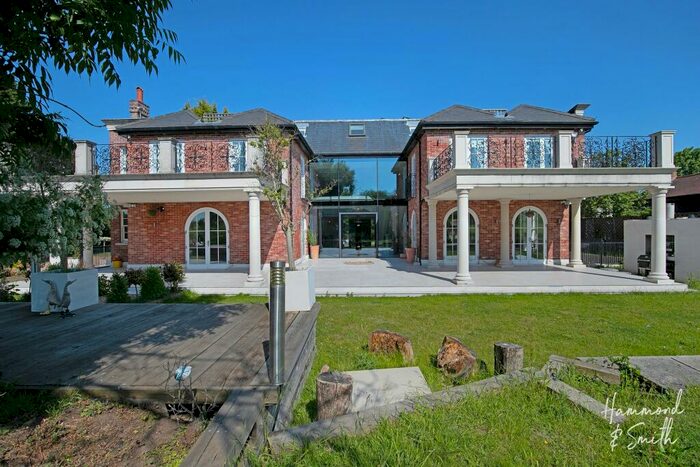 6 Bedroom Detached House To Rent In Nupers Hatch, Stapleford Abbotts, RM4