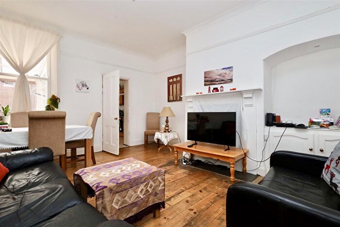 2 Bedroom Flat To Rent In Tavistock Road, Jesmond, Newcastle Upon Tyne, NE2