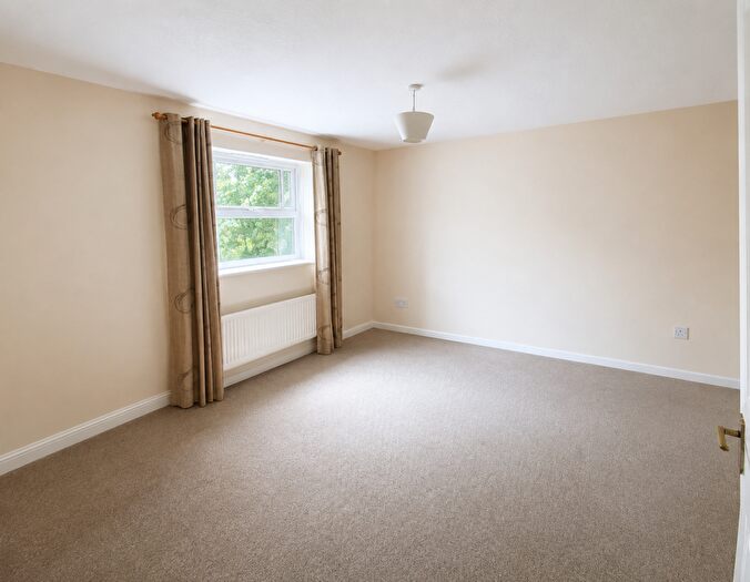 2 Bedroom Flat To Rent In Gunner Grove, Sutton Coldfield, B75