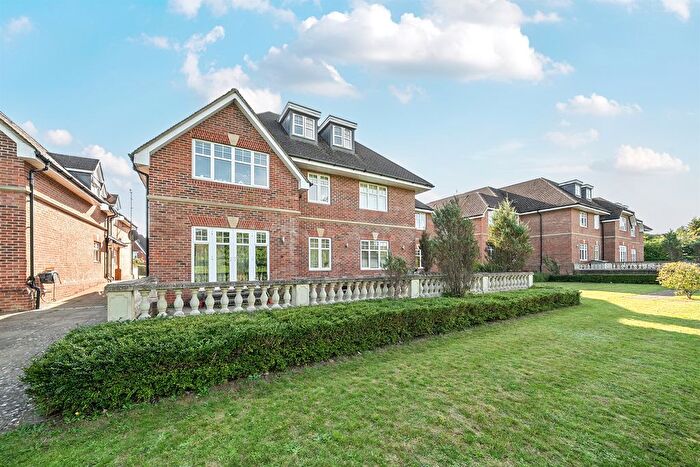 2 Bedroom Flat For Sale In Shoppenhangers Road, Maidenhead, SL6