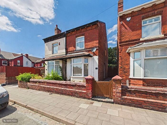 3 Bedroom Semi-Detached House For Sale In Vere Avenue, Sutton In Ashfield, Nottinghamshire, NG17