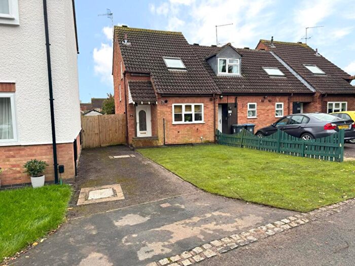 2 Bedroom House To Rent In Pampas Close, Stratford-Upon-Avon, CV37