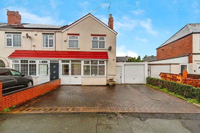 3 Bedroom Semi Detached House For Sale In Dilloways Lane, Willenhall, WV13