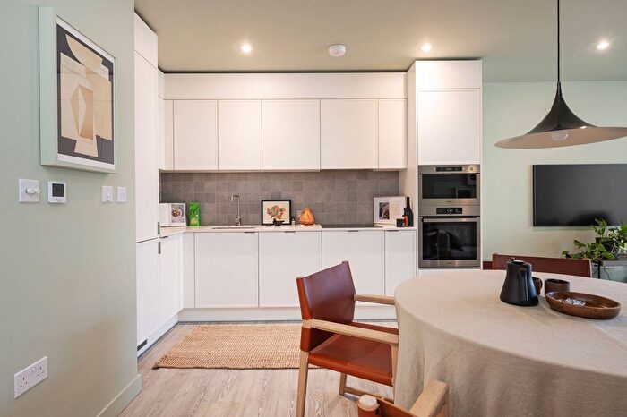 1 Bedroom Flat To Rent In Montfichet Road, Stratford, London, E20