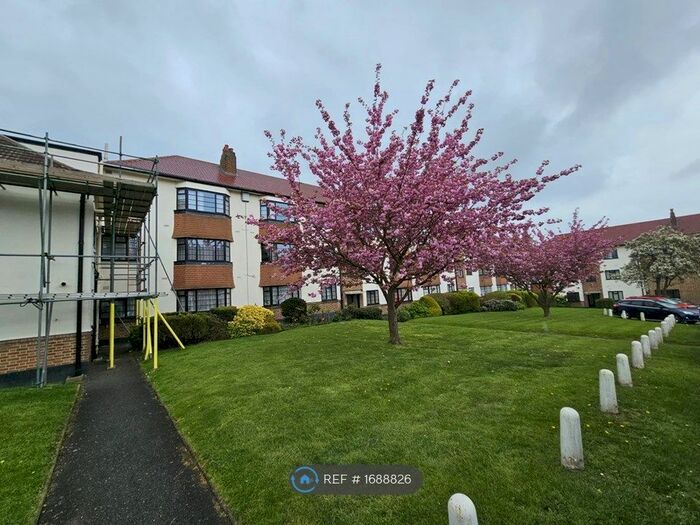 1 Bedroom Flat To Rent In Friern Park, London, N12