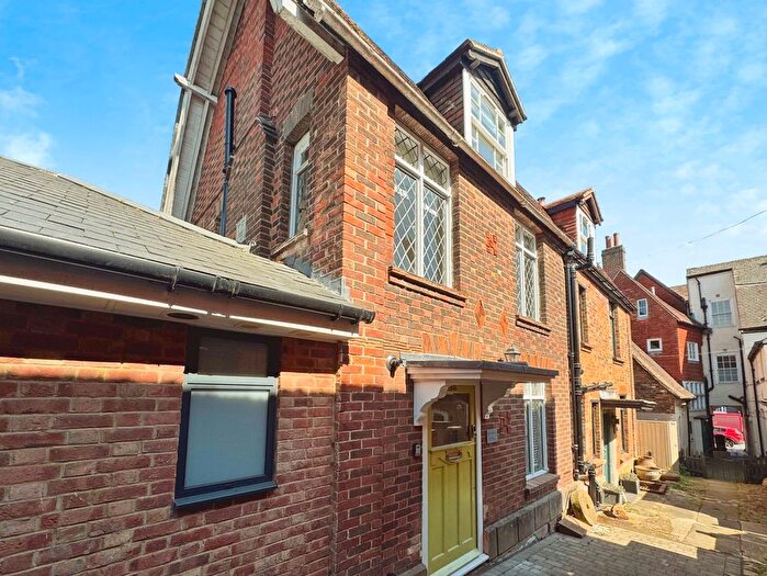 3 Bedroom End Of Terrace House To Rent In Neates Yard, Marlborough, SN8