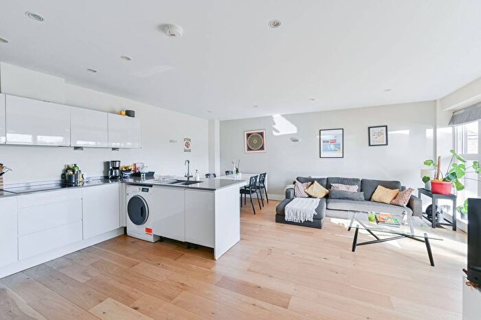 3 Bedroom Flat For Sale In Carpenters Place, Clapham High Street, London, SW4