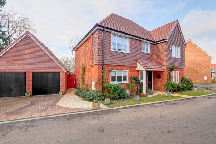 4 Bedroom Detached House For Sale In Summer Avenue, Horam, TN21