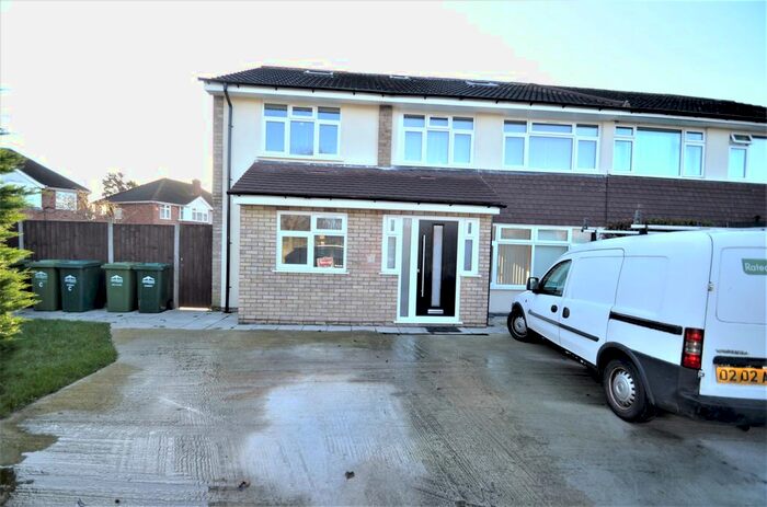 2 Bedroom Flat To Rent In Russell Drive, Stanwell, Staines TW19