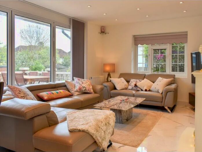 6 Bedroom Detached House To Rent In Green Lane, Edgware, HA8