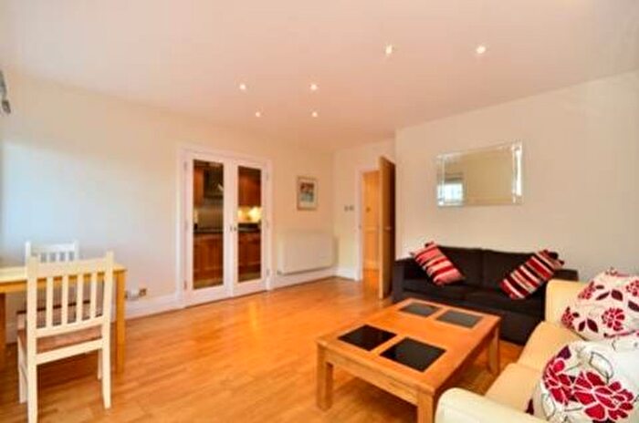 2 Bedroom Flat To Rent In Warren House, Beckford Close, London, W14