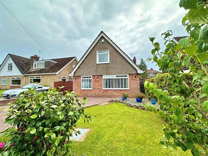 4 Bedroom Detached House For Sale In Dovedale Close, High Lane, Stockport, SK6