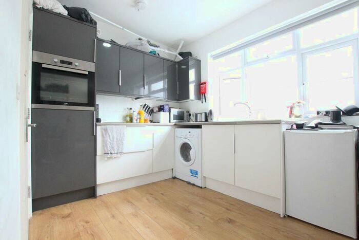 Studio To Rent In Mavros House, Vale Road, N4