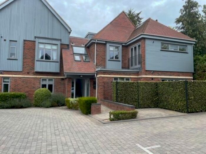2 Bedroom Flat To Rent In Manor Road, Chigwell, IG7