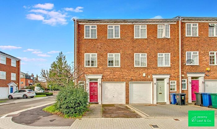 3 Bedroom End Of Terrace House For Sale In Ashburnham Close, London, N2