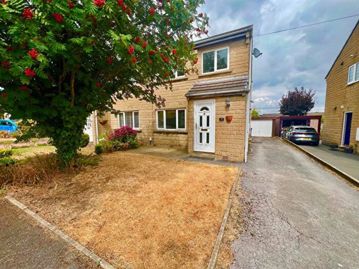 3 Bedroom Semi-Detached House For Sale In Cotswold Mews, Kirkburton, Huddersfield, HD8