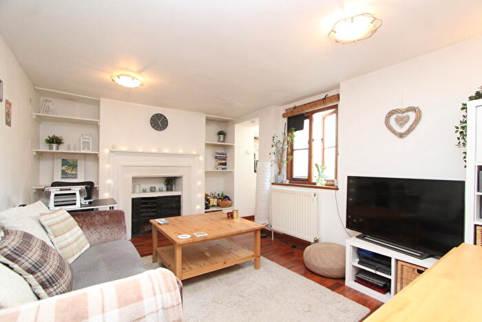 1 Bedroom Apartment To Rent In Fortis Green, East Finchley, London, N2