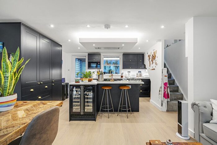 4 Bedroom Detached House For Sale In Breer Street, London, SW6