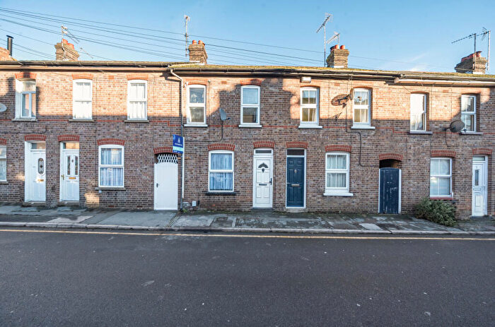 2 Bedroom Terraced House For Sale In Edward Street, Dunstable, Bedfordshire, LU6