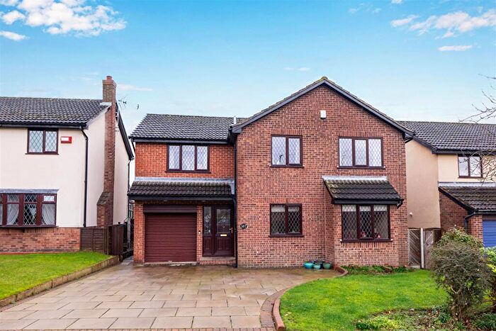 4 Bedroom Detached House For Sale In Sandgate Drive, Kippax, Leeds, LS25