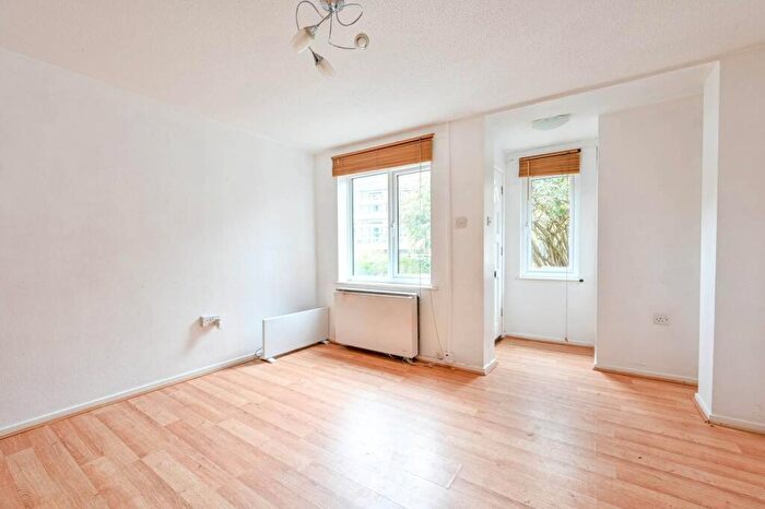 1 Bedroom House To Rent In Waverley Court, , Woking, GU22